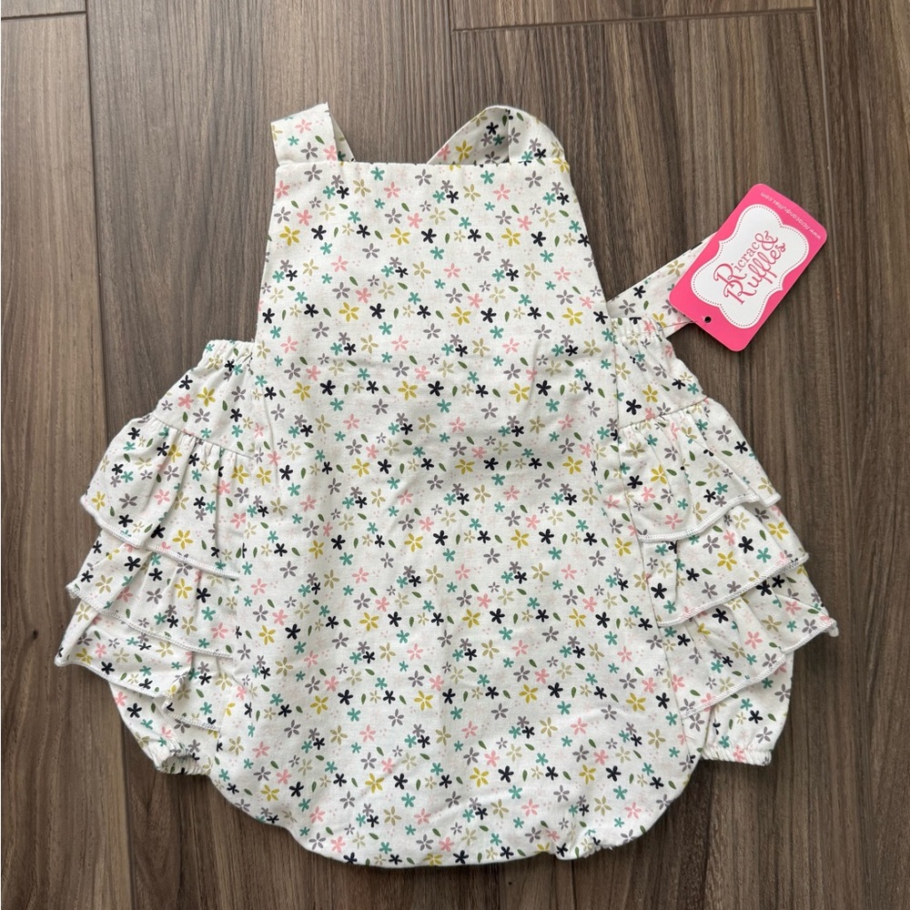 NWT 3-6 m Ruffled Butt Outfit